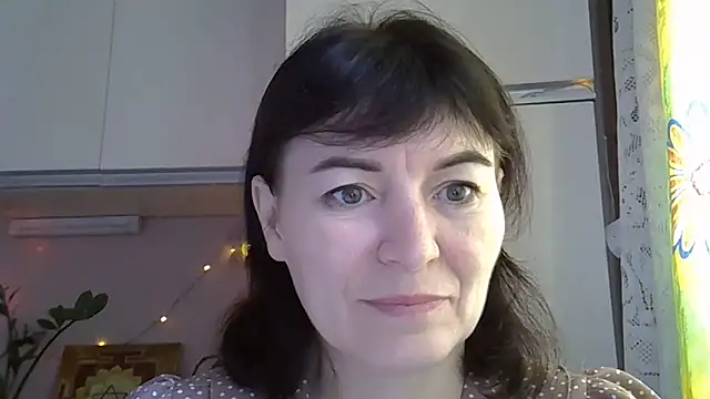 Krystal 82 online show from October 28, 2025, 7:40 am