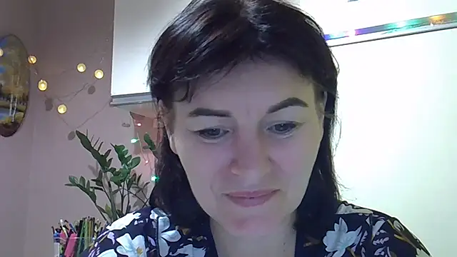 Krystal 82 online show from October 4, 2025, 4:52 pm