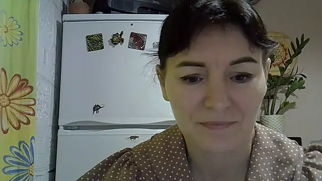 Krystal 82 online show from November 9, 2025, 2:32 pm