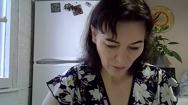 Krystal 82 online show from November 12, 2025, 7:45 am