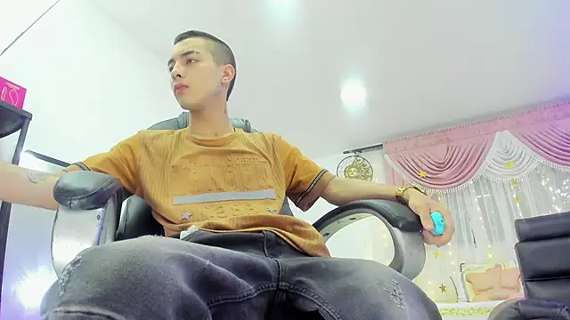 Snapshot of Dereck_Boy8 chatting on September 19, 2025, 9:52 pm Dereck Boy8 online show from September 19, 2025, 9:52 pm