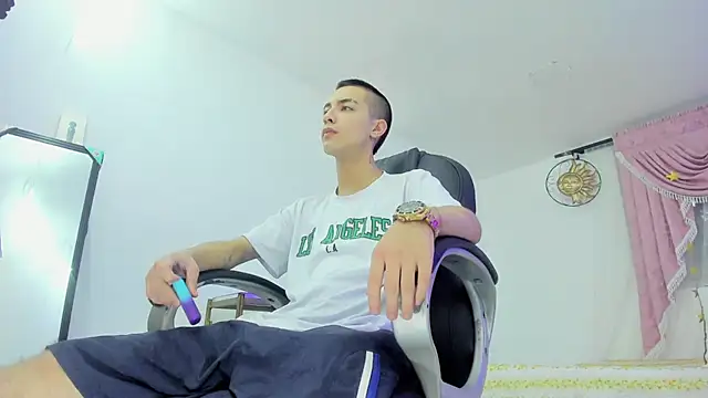 Snapshot of Dereck_Boy8 chatting on September 18, 2025, 10:13 pm Dereck Boy8 online show from September 18, 2025, 10:13 pm