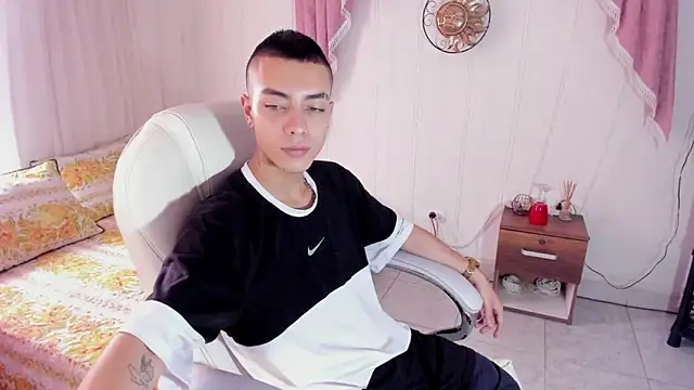 Snapshot of Dereck_Boy8 chatting on October 29, 2025, 8:19 pm Dereck Boy8 online show from October 29, 2025, 8:19 pm