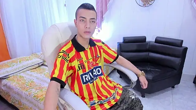 Snapshot of Dereck_Boy8 chatting on October 21, 2025, 8:19 pm Dereck Boy8 online show from October 21, 2025, 8:19 pm