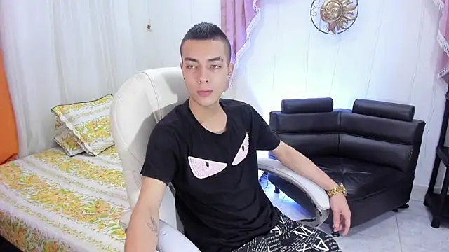 Snapshot of Dereck_Boy8 chatting on October 22, 2025, 9:35 pm Dereck Boy8 online show from October 22, 2025, 9:35 pm