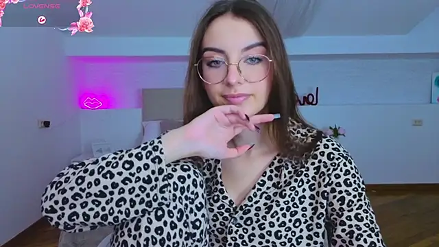 Snapshot of Real_cutie1 chatting on September 30, 2025, 8:59 pm Real cutie1 online show from September 30, 2025, 8:59 pm