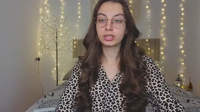 Real cutie1 online show from December 15, 2025, 2:01 pm