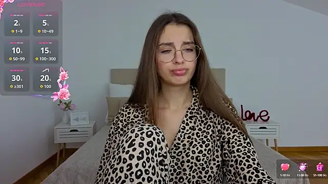 Snapshot of Real_cutie1 chatting on October 13, 2025, 9:16 pm Real cutie1 online show from October 13, 2025, 9:16 pm