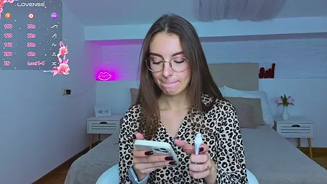 Snapshot of Real_cutie1 chatting on September 26, 2025, 9:54 pm Real cutie1 online show from September 26, 2025, 9:54 pm