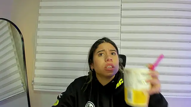 Rachell criss online show from November 15, 2025, 3:54 am