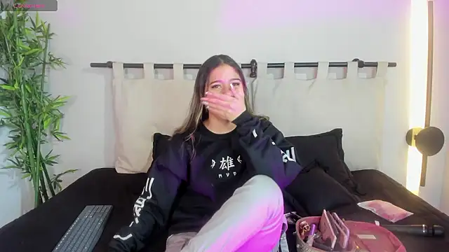 Rachell criss online show from March 10, 2026, 4:05 am