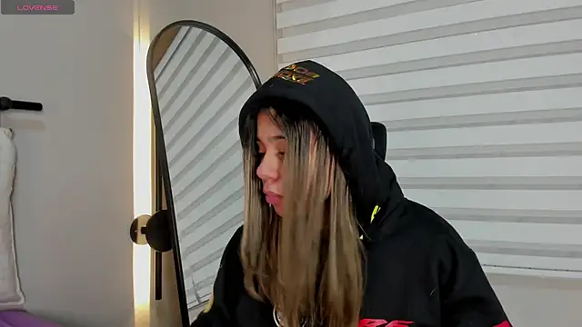 Rachell criss online show from December 18, 2025, 4:17 am