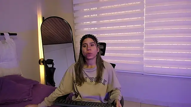 Rachell criss online show from October 6, 2025, 6:08 pm