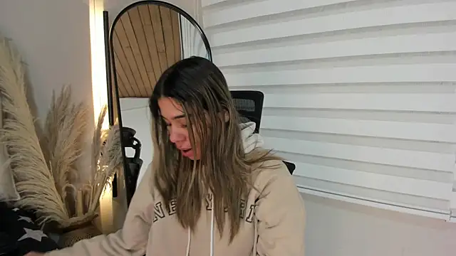 Rachell criss online show from October 28, 2025, 4:02 am