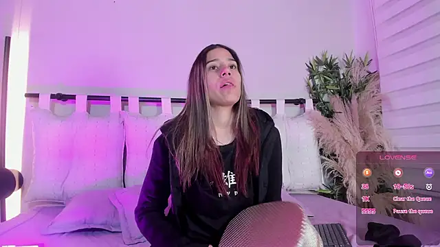 Snapshot of Rachell_criss chatting on February 3, 2026, 4:21 am Rachell criss online show from February 3, 2026, 4:21 am