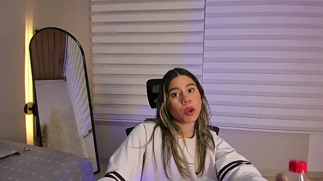 Rachell criss online show from November 9, 2025, 4:16 am