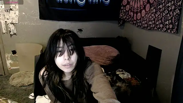 Snapshot of London_Ray chatting on October 17, 2025, 7:00 am London Ray online show from October 17, 2025, 7:00 am