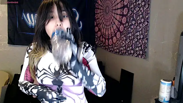 Snapshot of London_Ray chatting on November 1, 2025, 9:47 am London Ray online show from November 1, 2025, 9:47 am