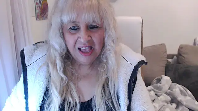 Snapshot of SusiLifeXXX chatting on October 30, 2025, 7:11 pm SusiLifeXXX online show from October 30, 2025, 7:11 pm