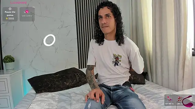 Snapshot of JackAndRosse_ chatting on January 16, 2026, 1:37 pm JackAndRosse online show from January 16, 2026, 1:37 pm