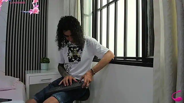 Snapshot of JackAndRosse_ chatting on February 3, 2026, 12:21 pm JackAndRosse online show from February 3, 2026, 12:21 pm