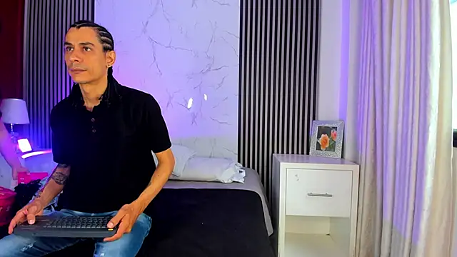 Snapshot of JackAndRosse_ chatting on October 12, 2025, 1:34 pm JackAndRosse  online show from October 12, 2025, 1:34 pm