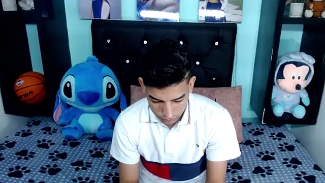 Snapshot of x_oliver_x chatting on September 19, 2025, 4:05 am x oliver x online show from September 19, 2025, 4:05 am