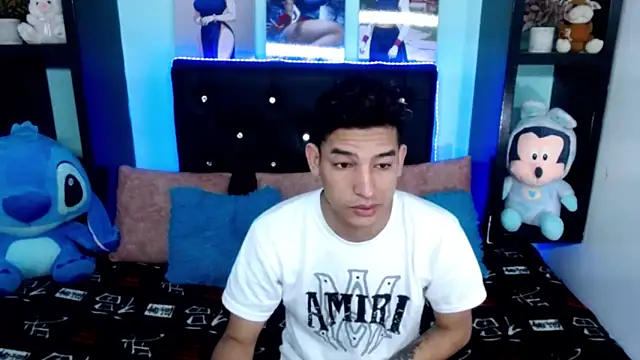 Snapshot of x_oliver_x chatting on October 9, 2025, 4:13 am x oliver x online show from October 9, 2025, 4:13 am