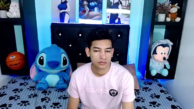 Snapshot of x_oliver_x chatting on October 24, 2025, 4:55 am x oliver x online show from October 24, 2025, 4:55 am