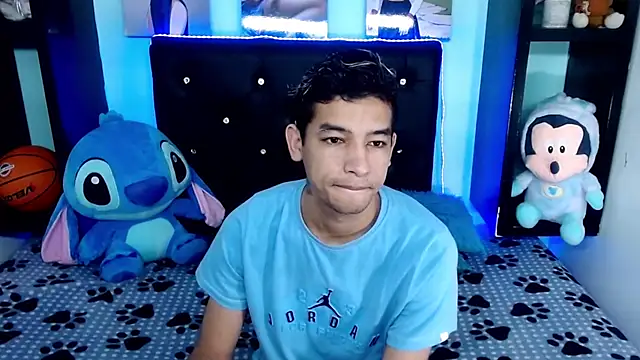 Snapshot of x_oliver_x chatting on September 12, 2025, 4:56 am x oliver x online show from September 12, 2025, 4:56 am