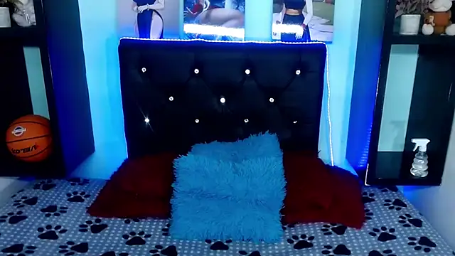 Snapshot of x_oliver_x chatting on September 24, 2025, 4:30 am x oliver x online show from September 24, 2025, 4:30 am