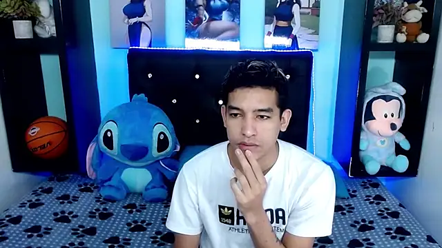 Snapshot of x_oliver_x chatting on September 9, 2025, 1:42 pm x oliver x online show from September 9, 2025, 1:42 pm