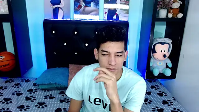 Snapshot of x_oliver_x chatting on November 1, 2025, 3:57 am x oliver x online show from November 1, 2025, 3:57 am