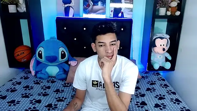 Snapshot of x_oliver_x chatting on September 29, 2025, 5:47 am x oliver x online show from September 29, 2025, 5:47 am