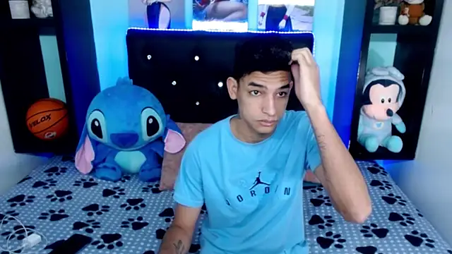 Snapshot of x_oliver_x chatting on October 1, 2025, 4:17 am x oliver x online show from October 1, 2025, 4:17 am