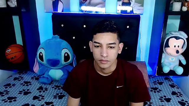 Snapshot of x_oliver_x chatting on September 22, 2025, 4:40 am x oliver x online show from September 22, 2025, 4:40 am