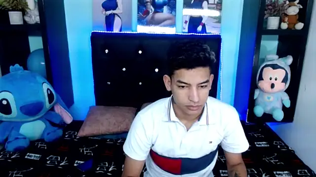 Snapshot of x_oliver_x chatting on October 5, 2025, 4:14 am x oliver x online show from October 5, 2025, 4:14 am