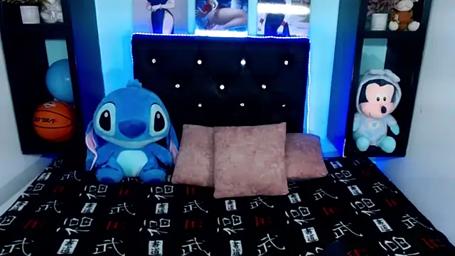 Snapshot of x_oliver_x chatting on October 7, 2025, 3:51 am x oliver x online show from October 7, 2025, 3:51 am