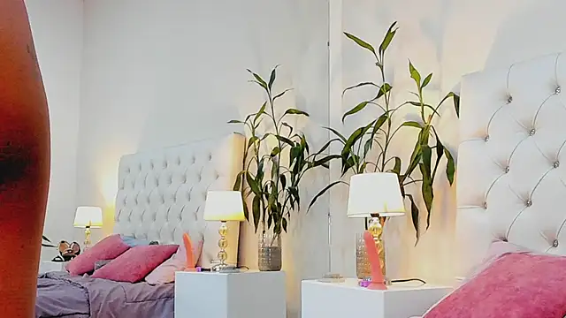 ScarlettGonzalez  online show from October 1, 2025, 4:44 pm