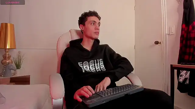 Snapshot of dark_sun302 chatting on October 9, 2025, 9:15 pm dark sun302 online show from October 9, 2025, 9:15 pm