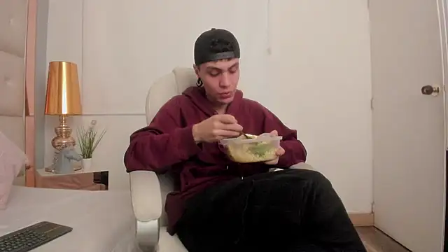 dark sun302 online show from November 16, 2025, 9:08 pm