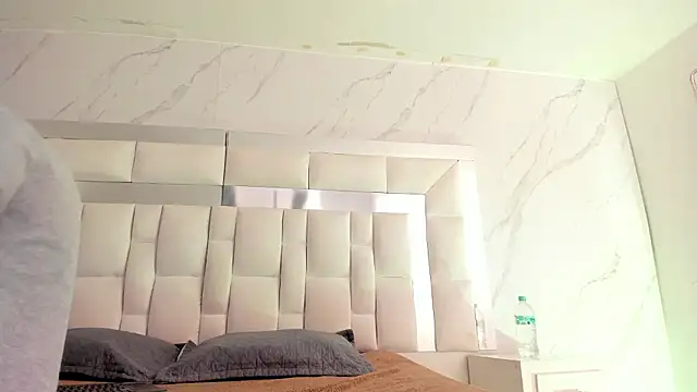 Snapshot of Maia_Park chatting on February 23, 2026, 11:44 am Maia Park online show from February 23, 2026, 11:44 am