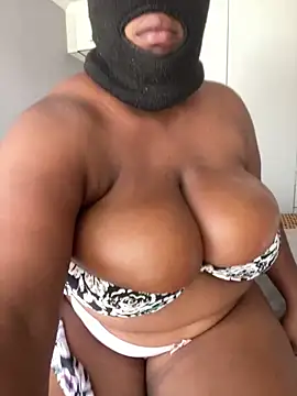 curvywithbigtitties online show from February 6, 2026, 12:01 pm