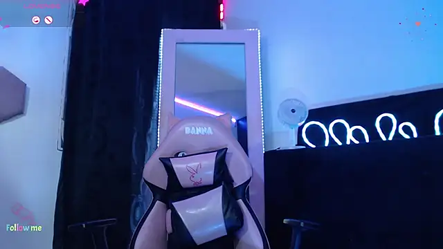 Danniela20 online show from March 13, 2026, 6:29 am