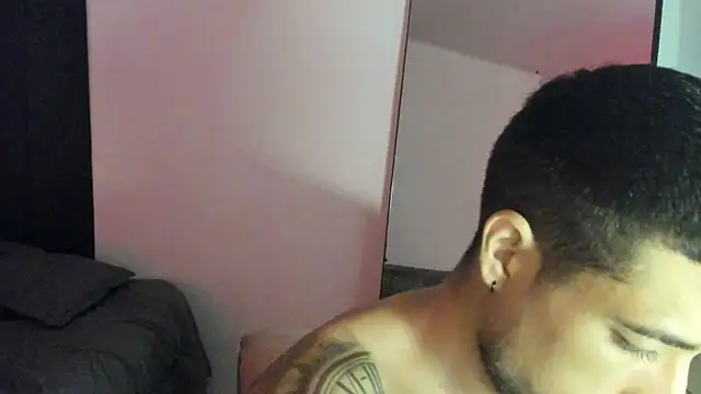 Snapshot of ThiagoLugo chatting on October 18, 2025, 12:23 am ThiagoLugo online show from October 18, 2025, 12:23 am