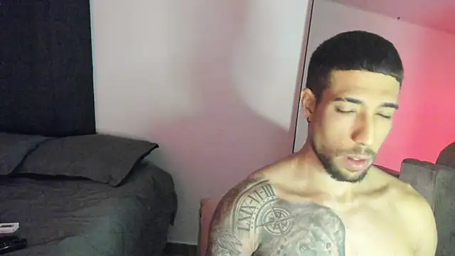 Snapshot of ThiagoLugo chatting on October 15, 2025, 5:06 am ThiagoLugo online show from October 15, 2025, 5:06 am