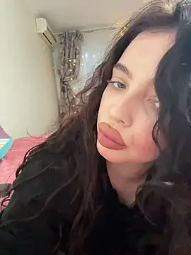 Hannah xBaby online show from November 14, 2025, 1:48 pm