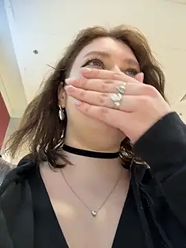 Snapshot of lucy-joy chatting on February 24, 2026, 9:32 am lucy-joy online show from February 24, 2026, 9:32 am