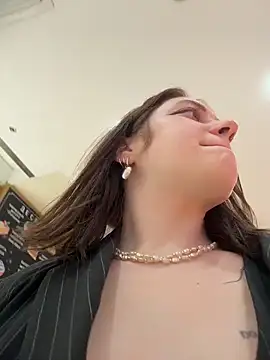 lucy-joy online show from December 22, 2025, 1:11 pm