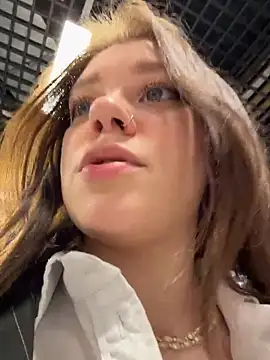 lucy-joy online show from March 13, 2026, 11:37 am